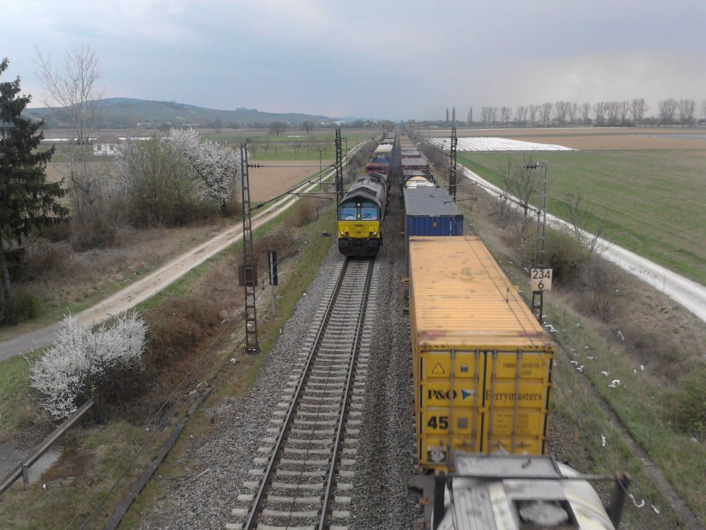 Hier ist PB 20 mit einem KLV kurz hinter Mllheim (Baden) . (03.04.2012)