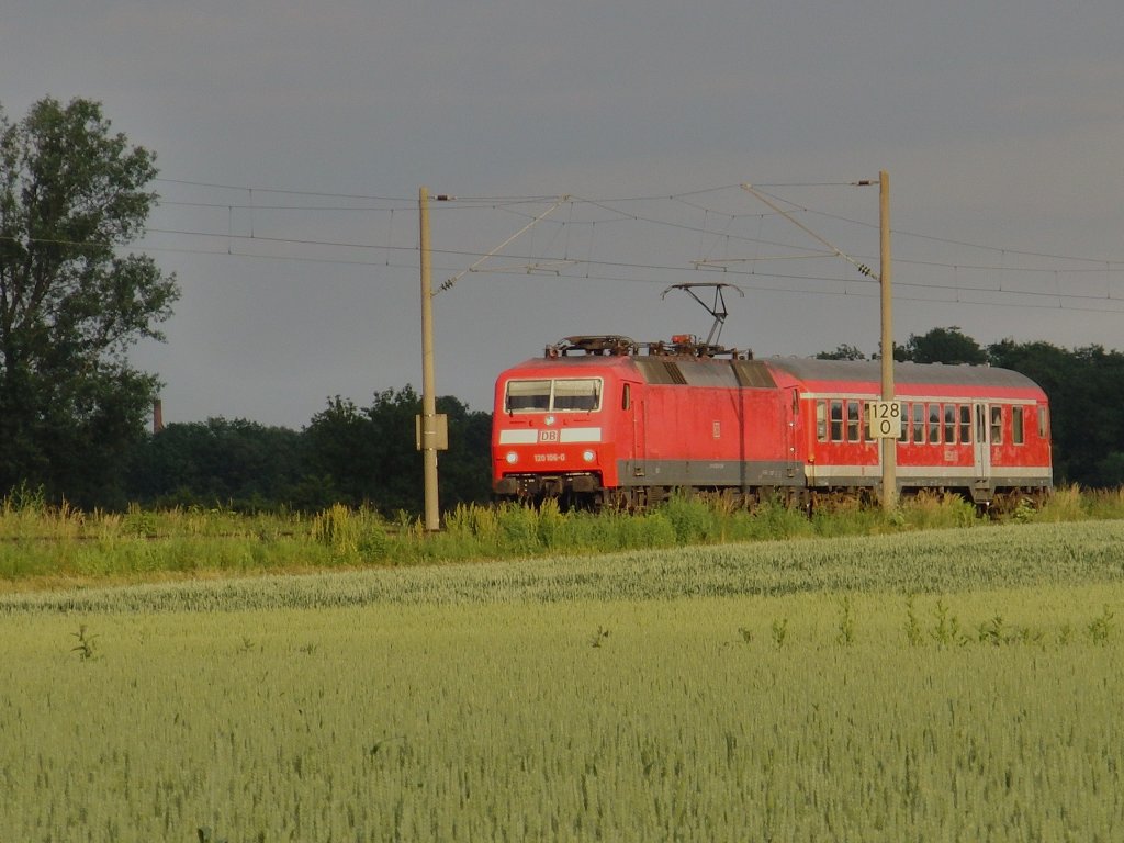 Hier ist der pbz 120 106 -o am 23.06.2010 in Kfering. Heute mal nur mit einem Wagen.
