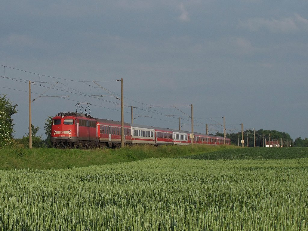 Hier ist der pbz mit der 113 309-9 in Kfering am 14.06.2010 .