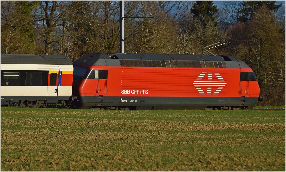 Hier plgt 460 074-8 durch den Acker. Berg, April 2013.