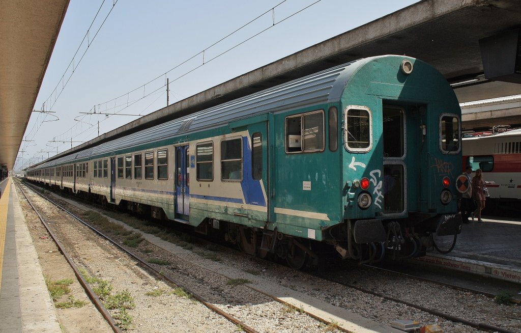 Hier R12252 von Roma Termini nach Civitavecchia, dieser Zug stand am 14.7.2011 in Roma Termini. 