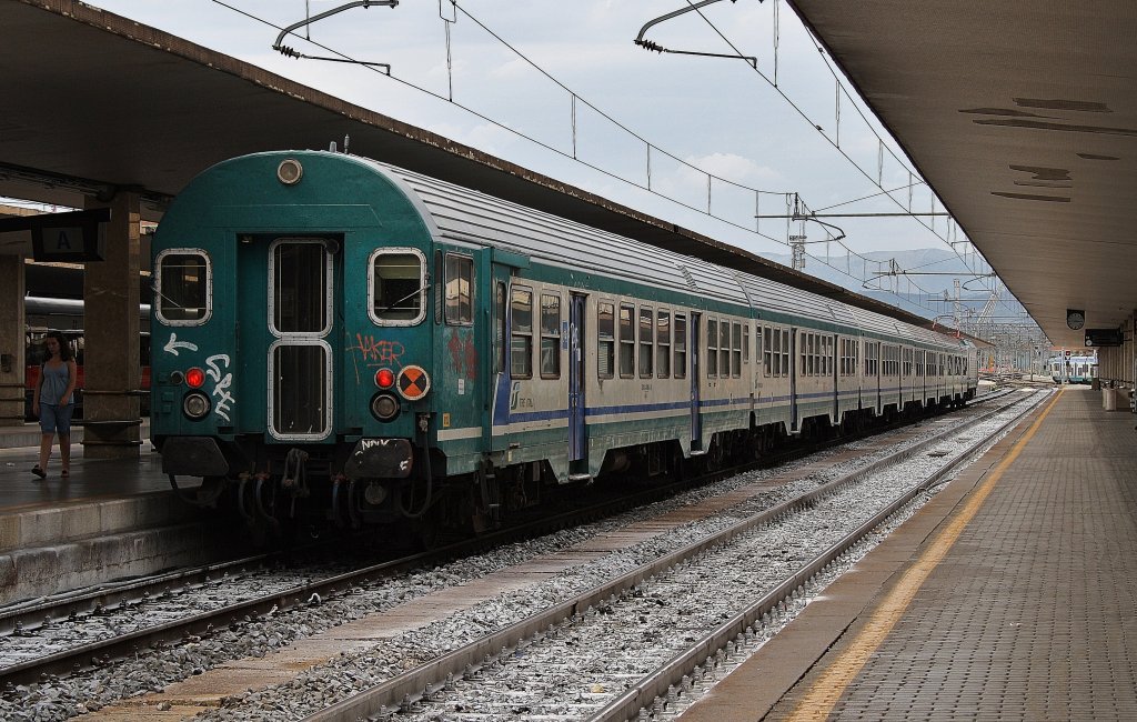 Hier R2313 von Firenze S.M.N. nach Roma Termini, bei der Ausfahrt am 19.7.2011 aus Firenze S.M.N. 