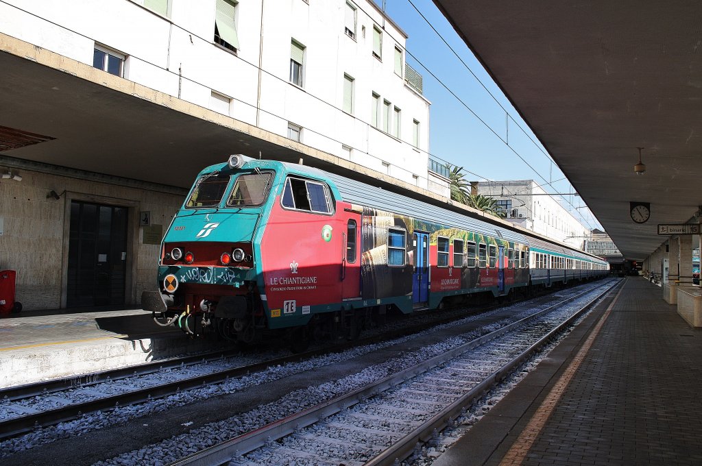 Hier R3080 von Firenze S.M.N. nach Lucca, dieser Zug stand am 19.7.2011 in Firenze S.M.N.