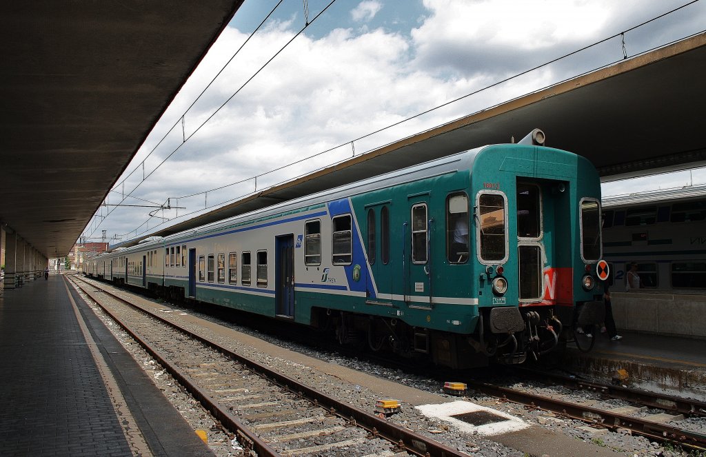 Hier R3110 von Piombino Marittima nach Firenze S.M.N., dieser Zug stand am 17.7.2011 in Firenze S.M.N.