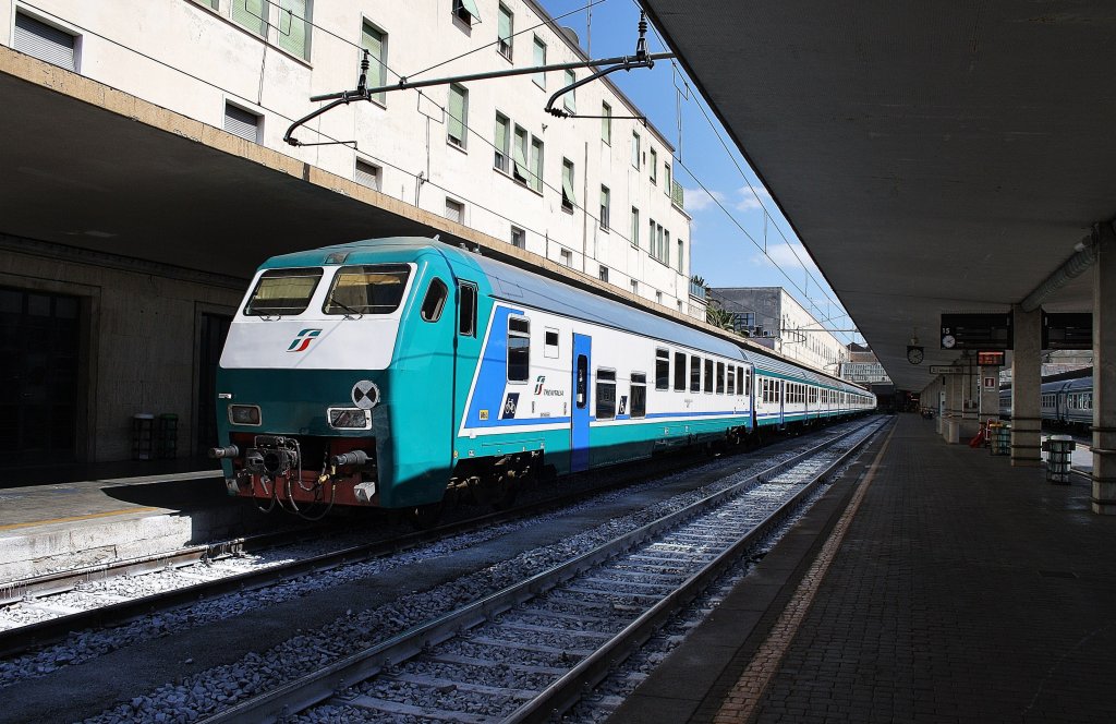 Hier R3141 von Firenze S.M.N. nach Livorno Centrale, diser Zug stand am 19.7.2011 in Firenze S.M.N. 
