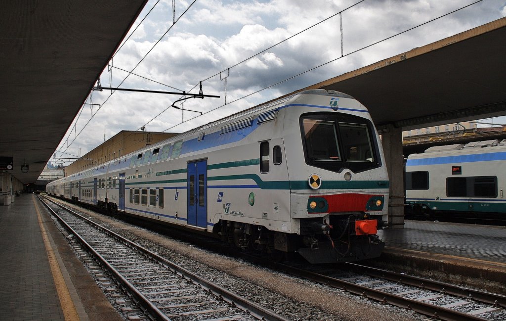 Hier R3157 von Firenze S.M.N. nach Foligno, dieser Zug stand am 17.7.2011 in Fierenze S.M.N.

