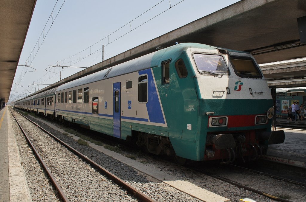 Hier R3252 von Roma Termini nach Montalto di Castro, dieser Zug stand am 14.7.2011 in Roma Termini.