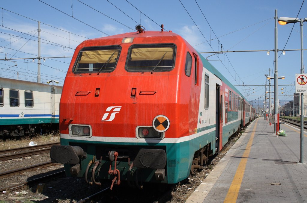 Hier R3318 von Roma Termini nach Fiumicino Aeroporto, dieser Zug stand am 16.7.2011 in Roma Termini.