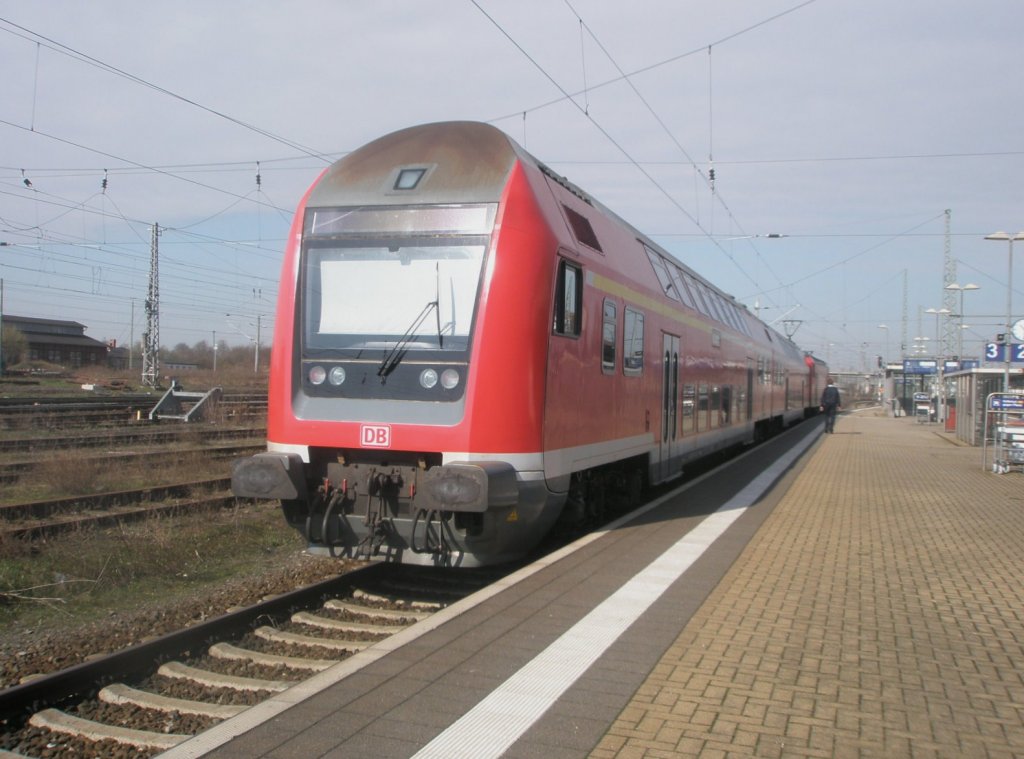 Hier eine RB nach Leinefelde, dieser Zug stand am 6.4.2010 in Nordhausen.