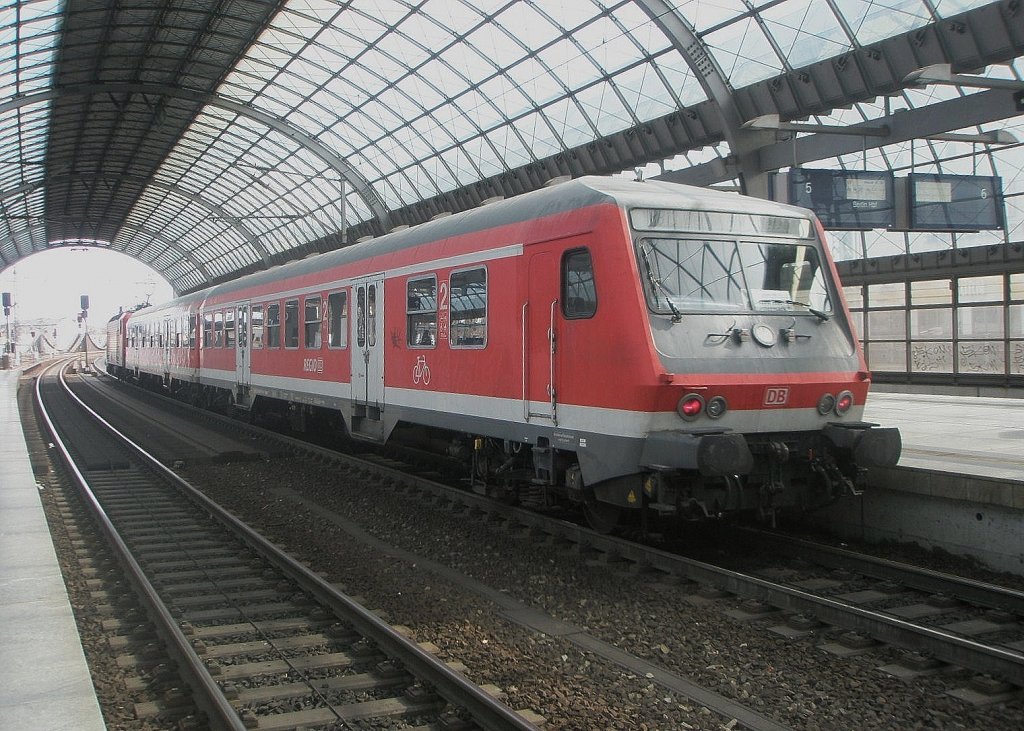 Hier eine RB13 von Wustermark nach Berlin Hbf., dieser Zug stand am 1.4.2010 in Berlin Spandau