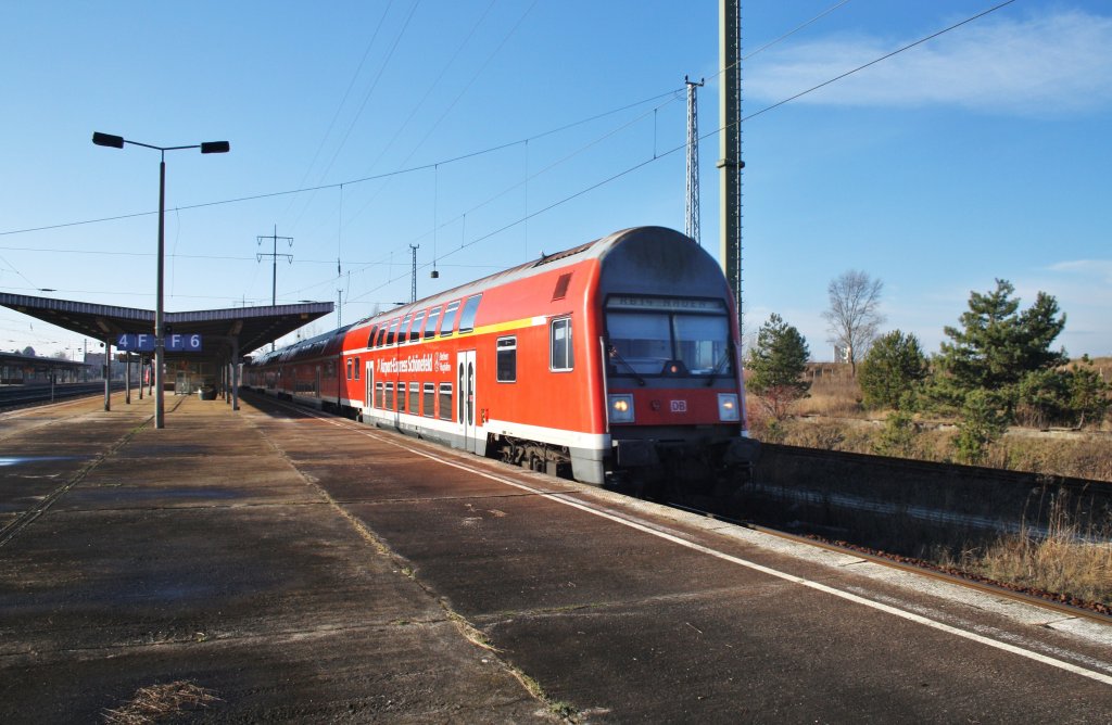 Hier eine RB14 (RB18914) von Berlin Schönefeld Flughafen nach Nauen, bei der Ausfahrt am 6.2.2013 aus Berlin Schönefeld Flughafen.