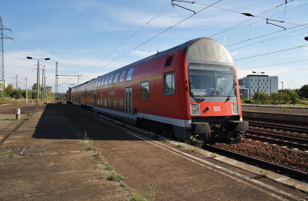 Hier eine RB14 (RB28754) von Senftenberg nach Berlin Schönefeld Flughafen, bei der Einfahrt am 3.10.2012 in Berlin Schönefeld Flughafen. 	
