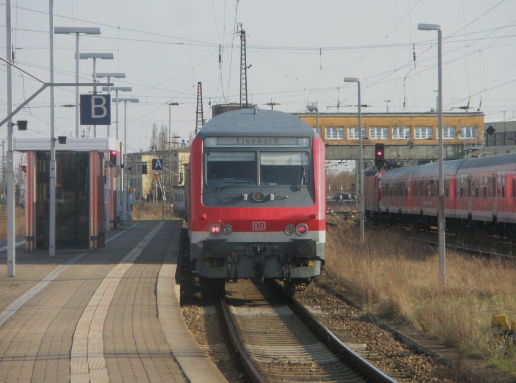 Hier eine RB20 nach Eisenach, bei der Ausfahrt am 6.4.2010 aus Halle(Saale) Hbf.