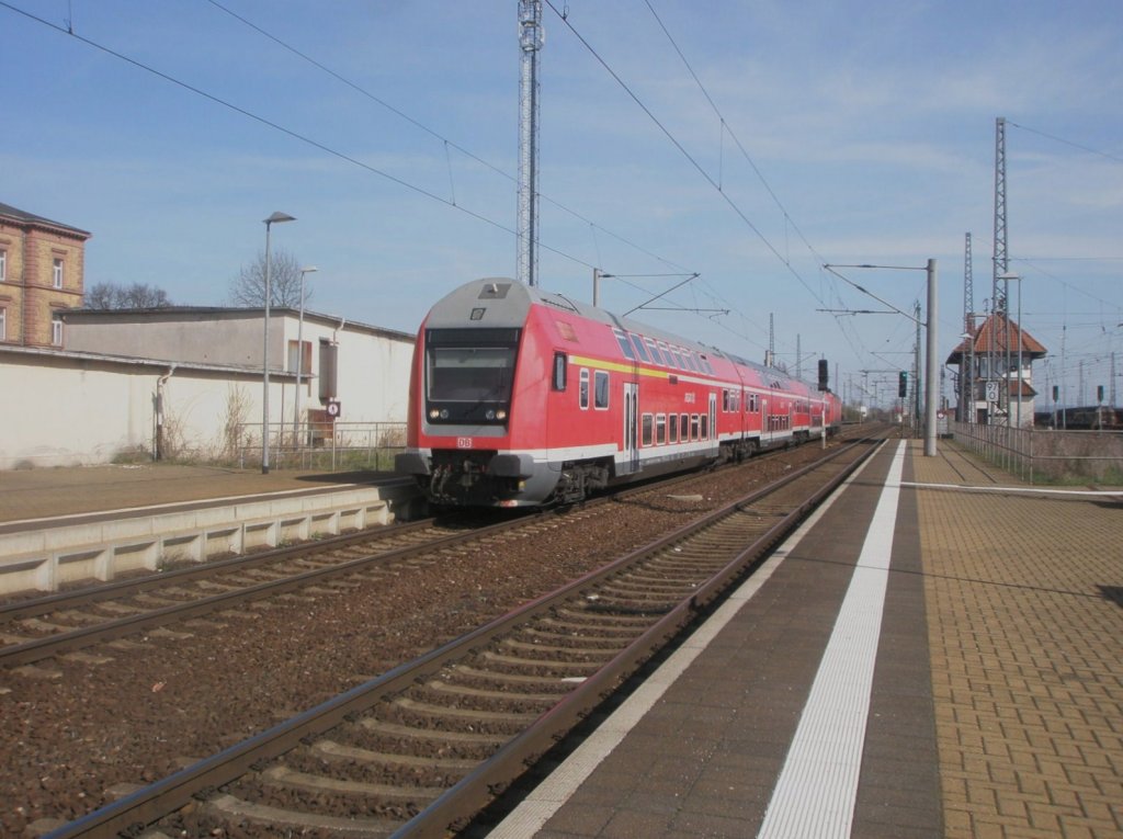 Hier eine RB75 von Halle(Saale) Hbf. nach Nordhausen, bei der Einfahrt am 6.4.2010 in Nordhausen.