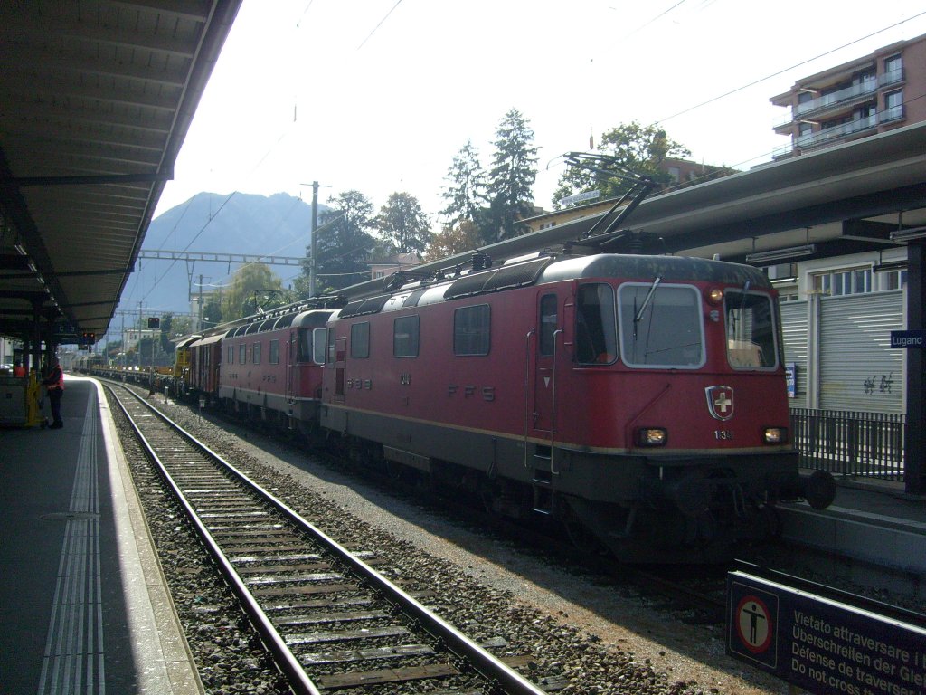 Hier eine Re 10/10 am 27.10.2011 bei der Durchfahrt von Lugano.