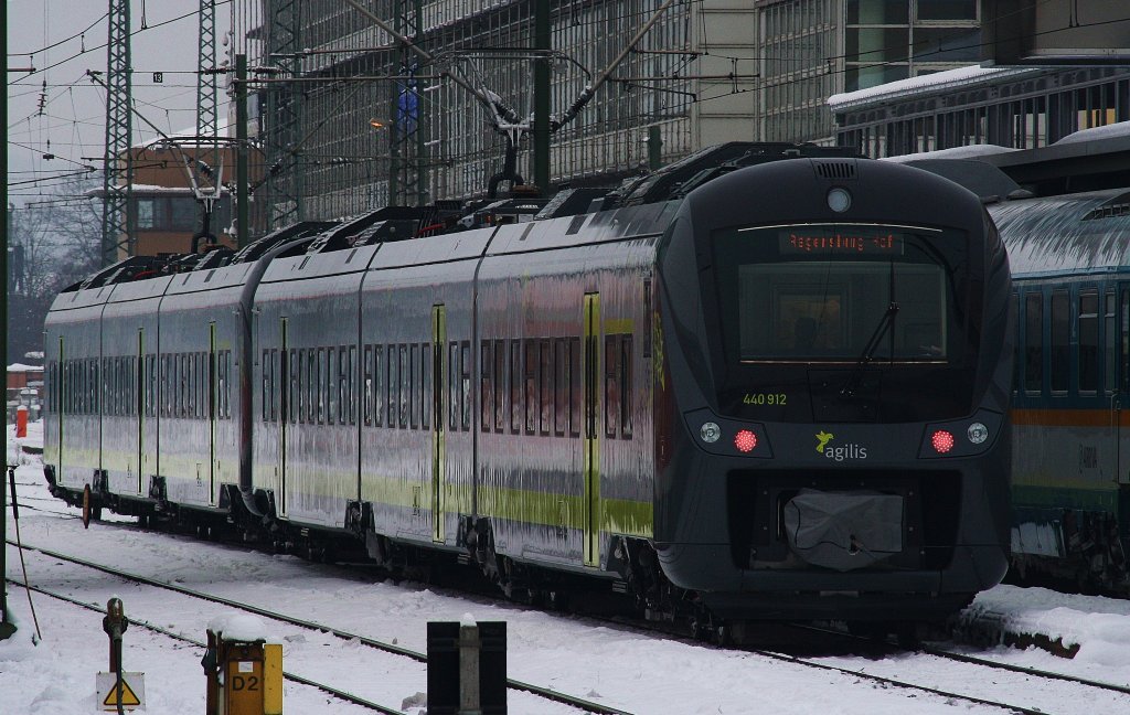 Hier in Regensburg Hbf am 05.12.2010 440 912 agilis .