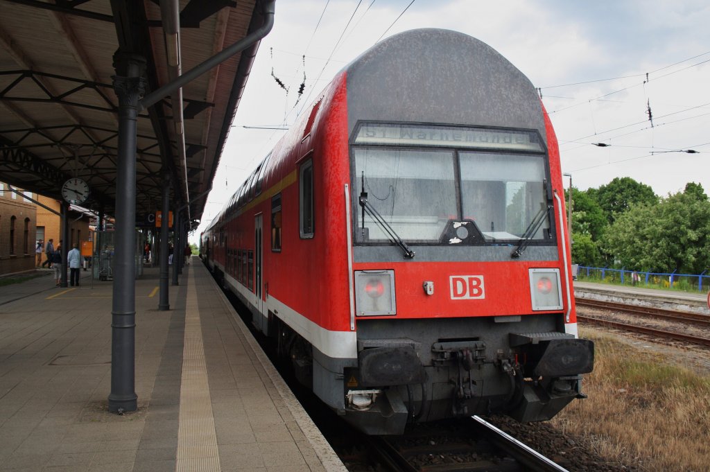Hier eine S1 von Rostock Hbf. nach Warnemnde, dieser Zug stand am 15.6.2013 in Warnemnde.