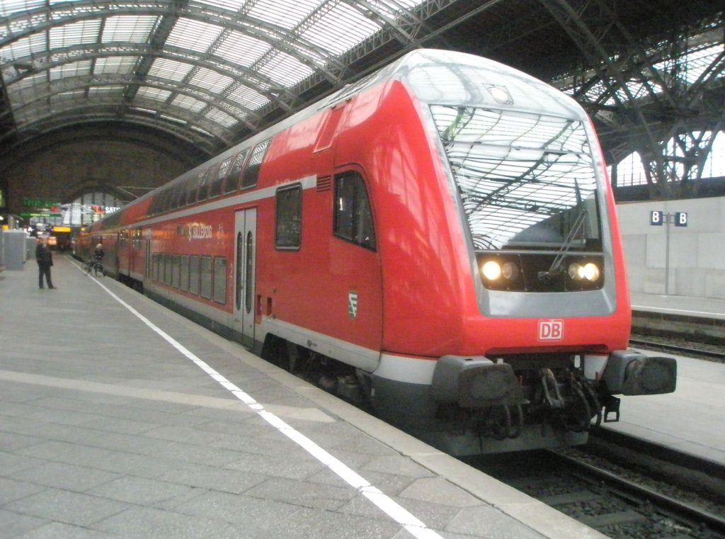 Hier eine S10 nach Halle (Saale) Hbf., dieser Zug stand am 28.10.2009 im Leipzig Hbf.