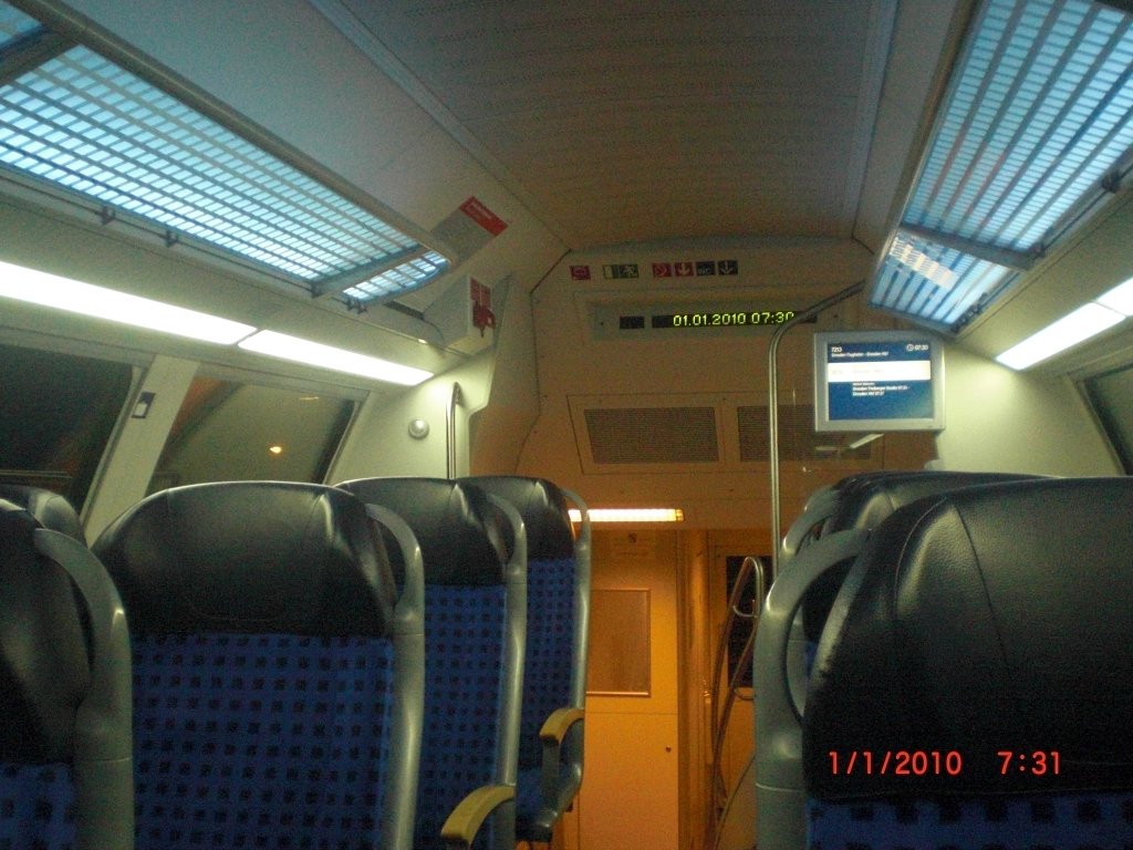 Hier ist die S2 von innen am Frhen Neujahres Morgen zu sehen. Die Aufnahme entstand kurz vorm Dresdner Hbf wo der Zug auch endete. 
