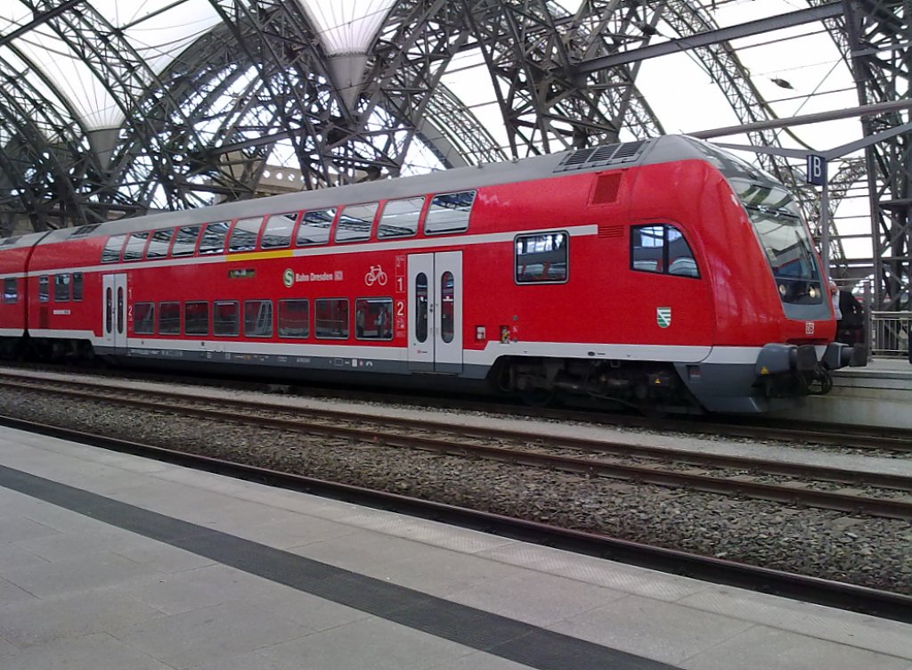 Hier ist die S3 nach Freiberg(Sachs)dieses mal auf Gleis 17 zu sehen. Aufnahme: 25.06.2010