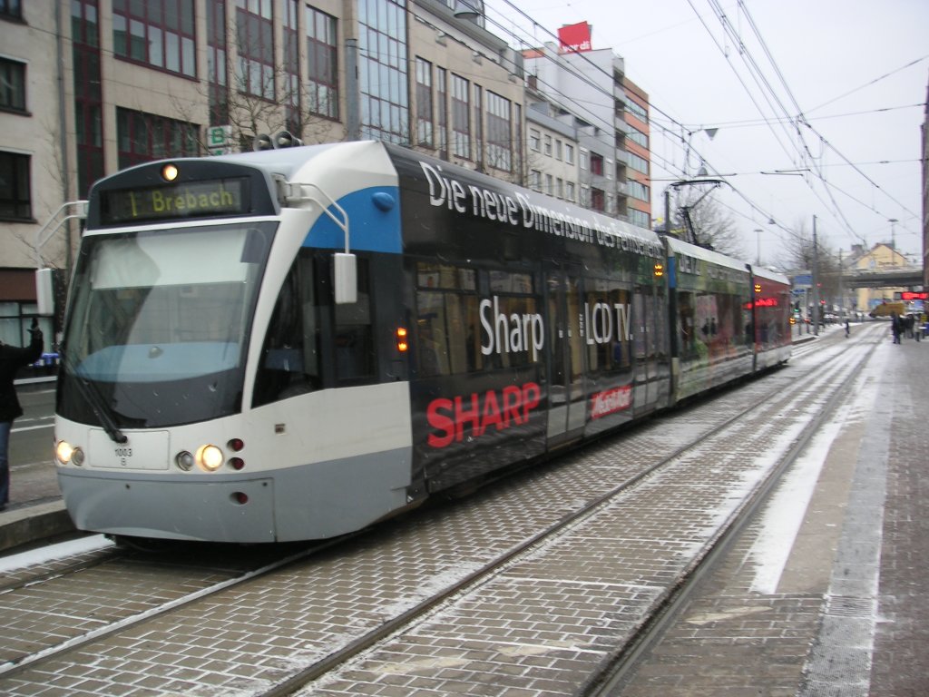 Hier ist die Saarbahn in der Trierer Strae zu sehen. Die Aufnahme des Fotos war am 11.02.2010.