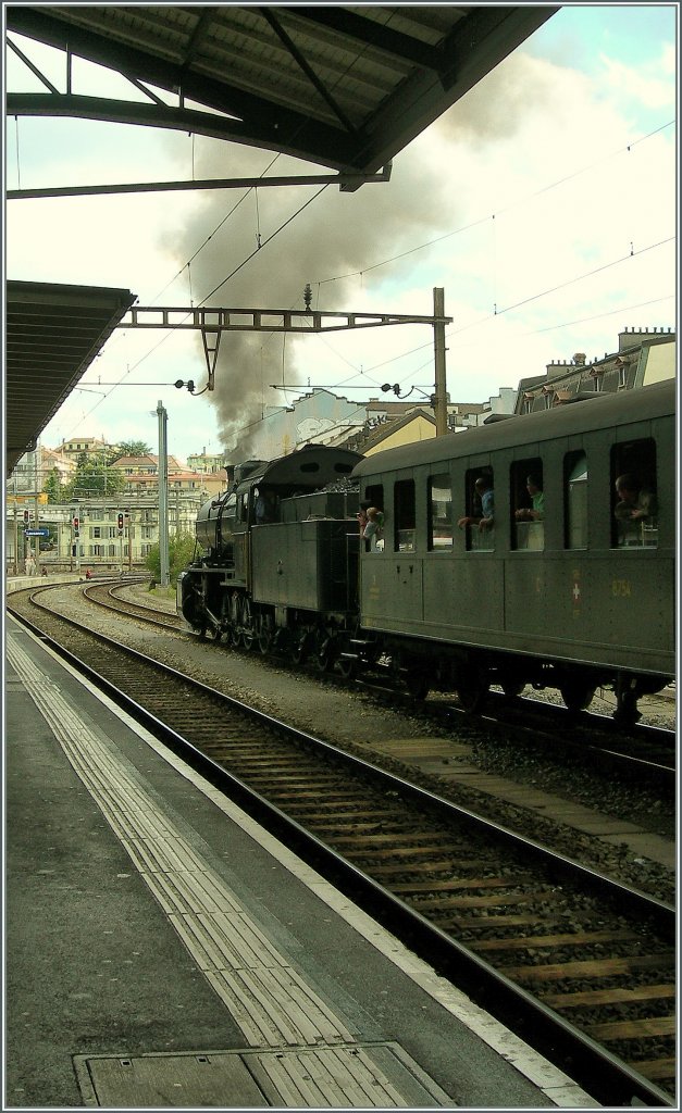 Hier scheint die Zeit stehen geblieben zu sein, und um dies zu unterstreichen habe ich das Bild ein wenig ausgebleicht. 
C 5/6 verlsst mit einem Reisezug nach Bern Lausanne. 
2. Sept. 12
