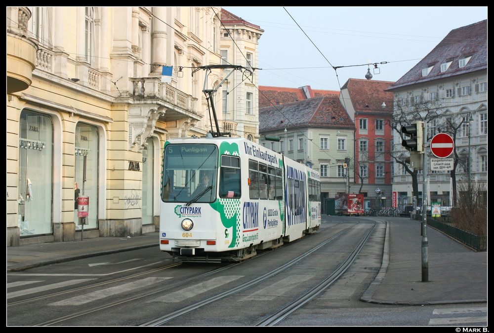 Hier sehen wir die S�nfte 604 bei der Einfahrt in den Bereich des Jakominiplatz. Aufgenommen am 06.03.11.