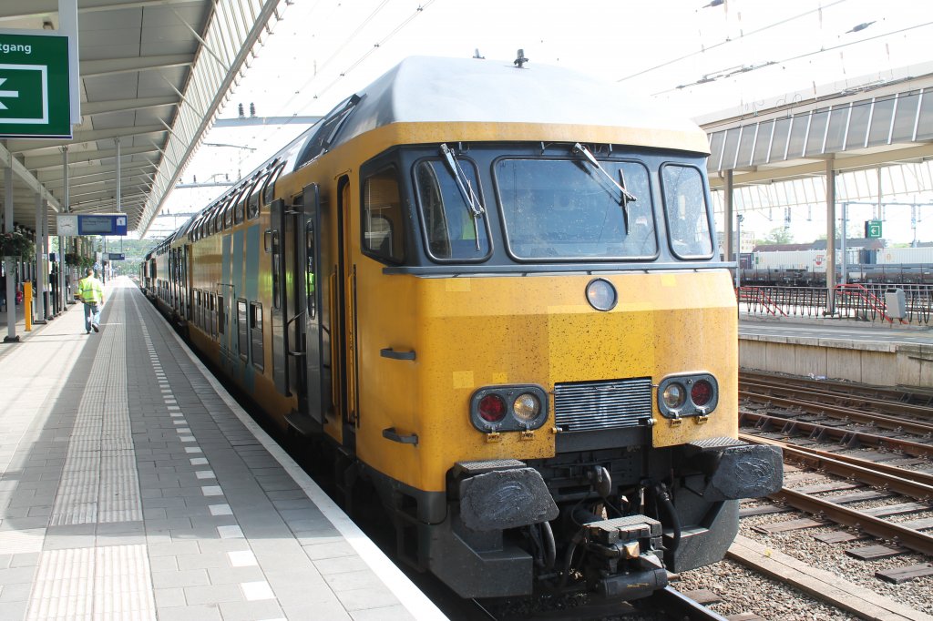 Hier die Seitenansicht eines DD-AR Steuerwagens am 9.5.13 in Venlo.