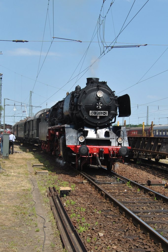 Hier sieht man Baureihe 50 3552-2 bei der Ausfahrt des Museums Darmstadt Kranichstein. Aufgenommen am 03.06.2011 in Darmstadt Kranichstein.