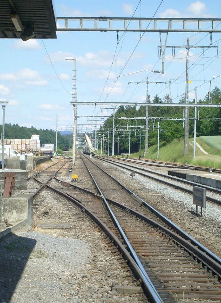 Hier sieht man die Plane im Bahnhof Hindelbank in Richtung Burgdorf, die am 28.5. den Verkehr fr 1,5 h lahmlegte.