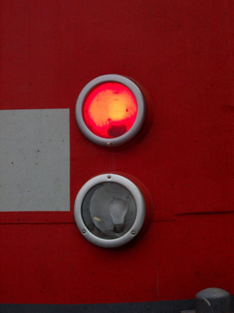 Hier sieht man wie schn die BR 110 493-4 leuchten kann. Am 07.09.2010 in Aachen Hbf.