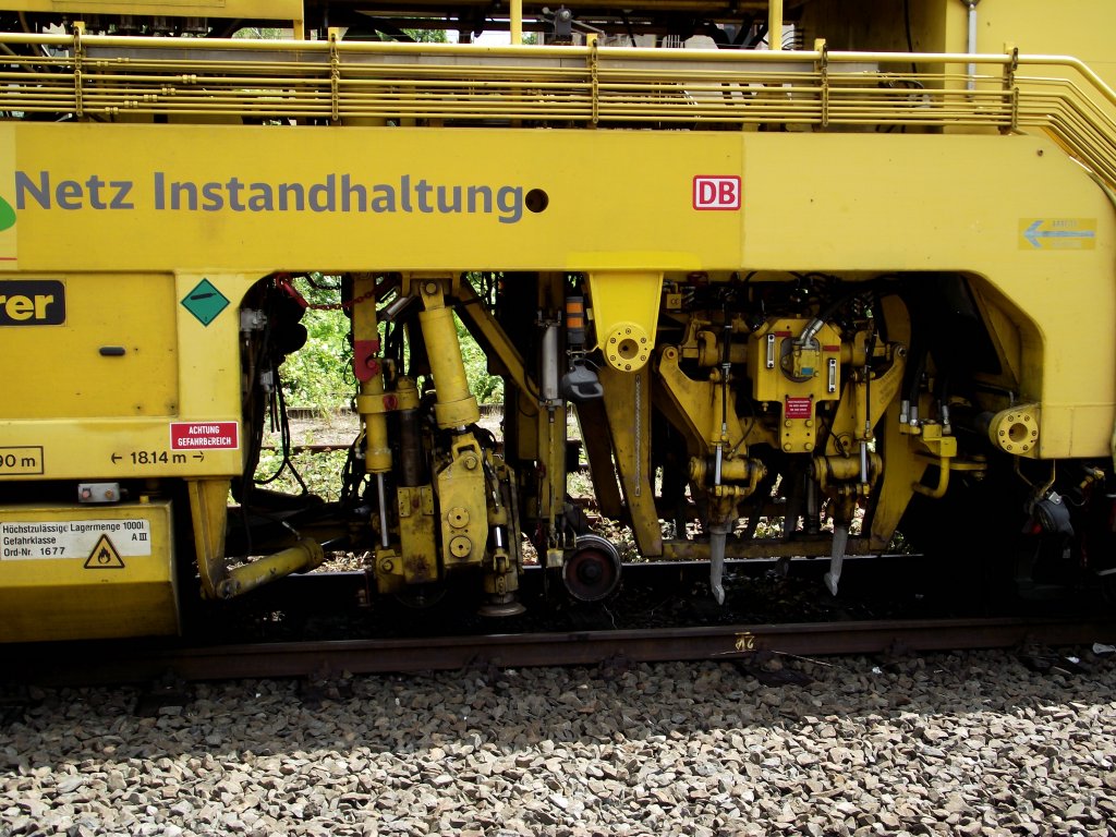 Hier sieht man die Zapfen einer Stopfmaschine am  08.07.11