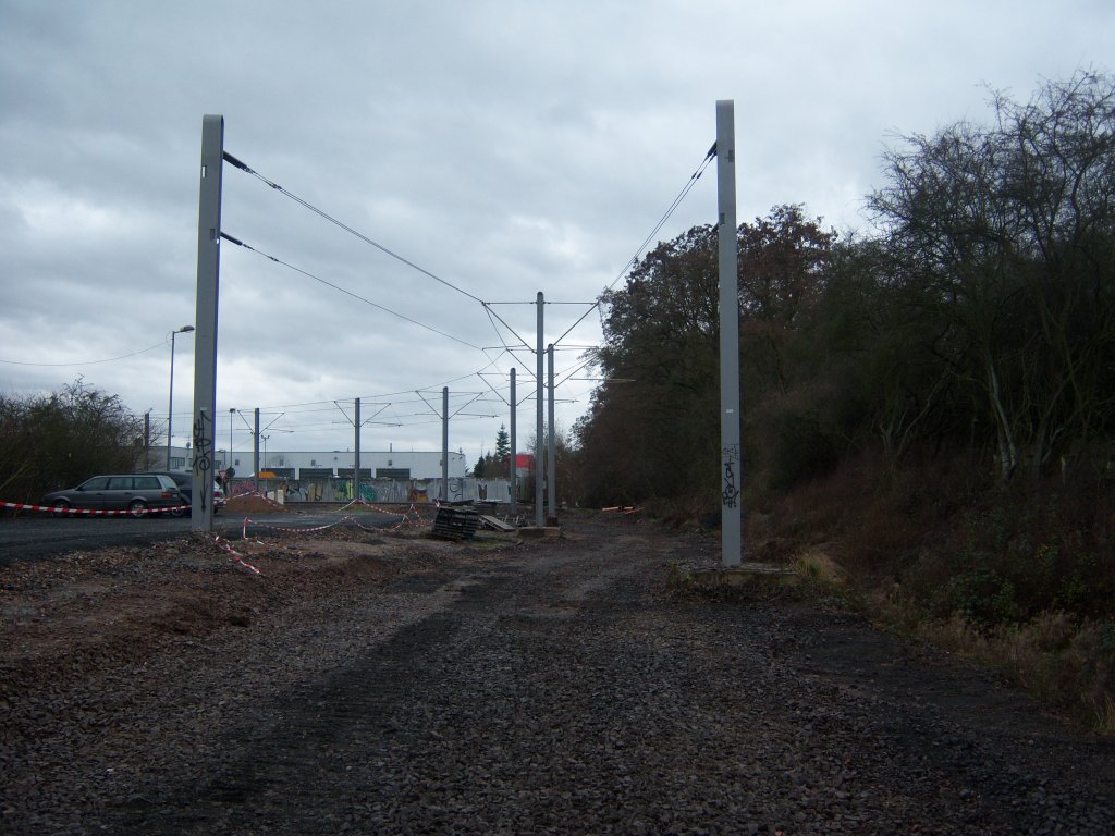 Hier soll die Saarbahn in einigen Jahren weiter nach Heusweiler fahren.(28.11.09)