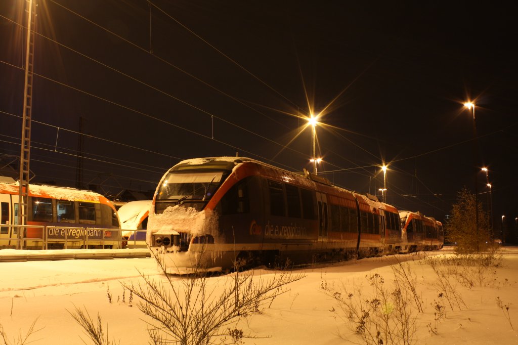 Hier stehen die Aachener 643 der Euregio Bahn abgestellt in Aachen
Am 24.12.2010
Bild entstand von einem Feldweg neben den Gleisen