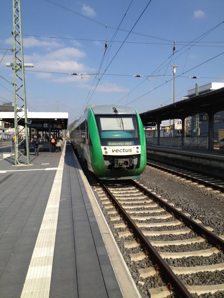 Hier stehen zwei Vectus LINT 41 nach Koblenz am 2.4.13 in Limburg(Lahn)