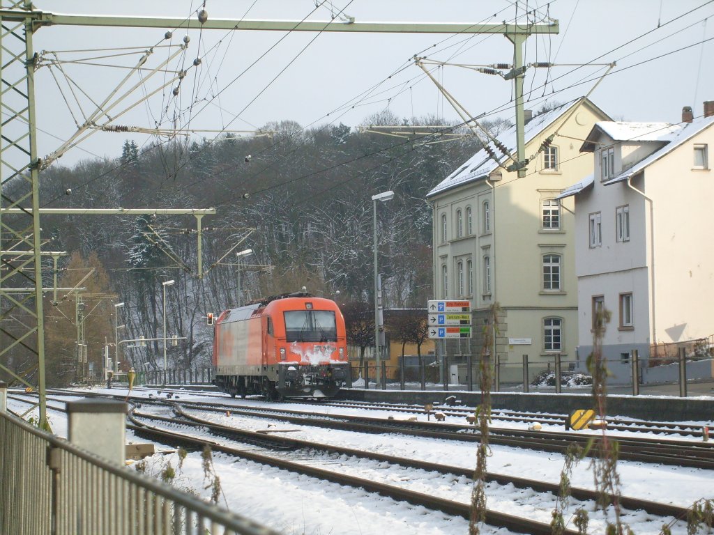 Hier steht eine 1216 von RTS an der Ausfahrt des Bahnhofes Limburg (Lahn) bei wie man an der Lokfront sieht recht eisigem Wetter am 4.12.