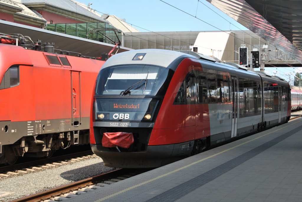 Hier steht 5022 027-4 im Hauptbahnhof von Klagenfurt am Wrthersee. Aufgenommen am 09.07.2012.