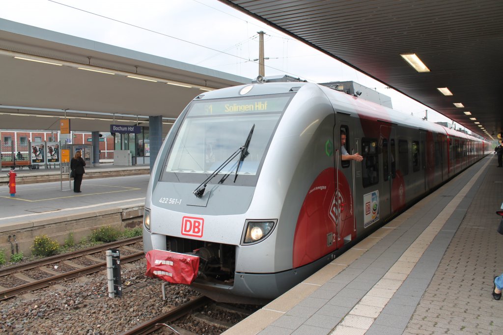 Hier steht der Frauen WM 422 (422 561) als S1 nach Solingen am 23.9. in Bochum