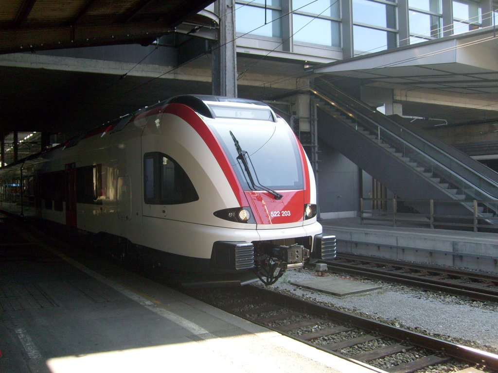 Hier steht der neue FLIRT France 522203 kurz vor seiner Prsentation am 24.3. im Bahnhof Basel SBB. Zu beachten ist die neue Kopfform.