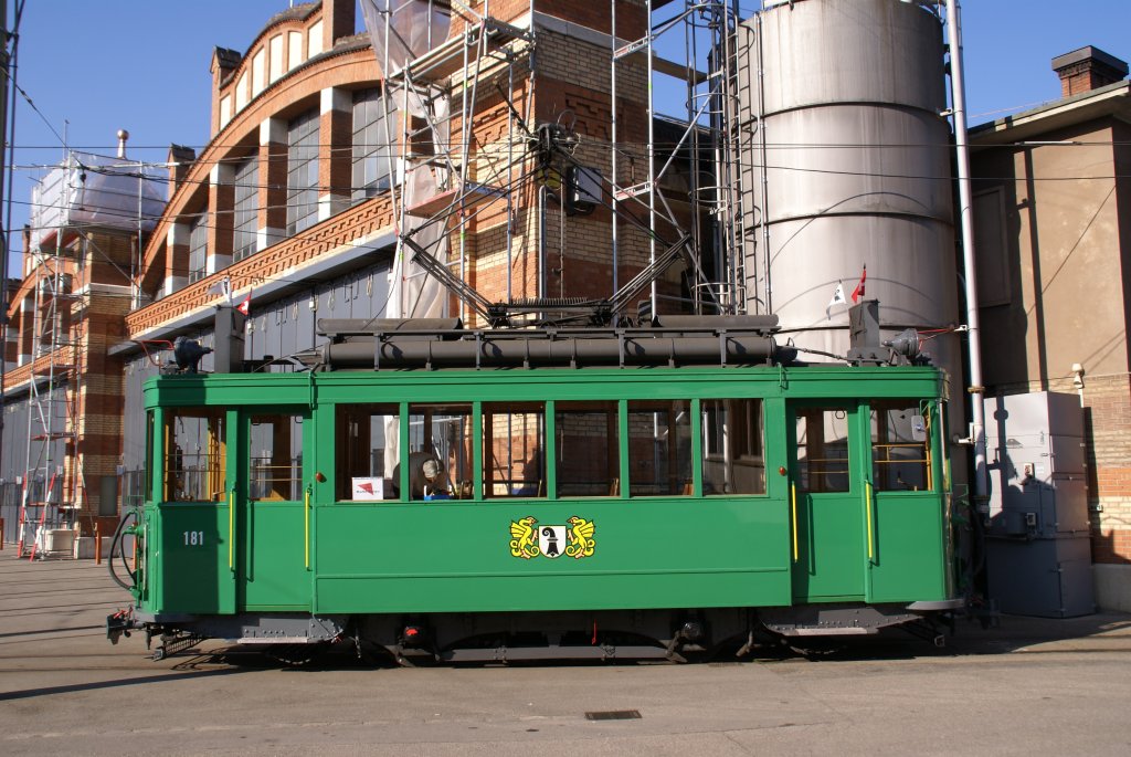 Hier steht der Oldtimer 181 fr eine Extrafahrt bereit. Die Aufnahme entstand am 25.10.2008.