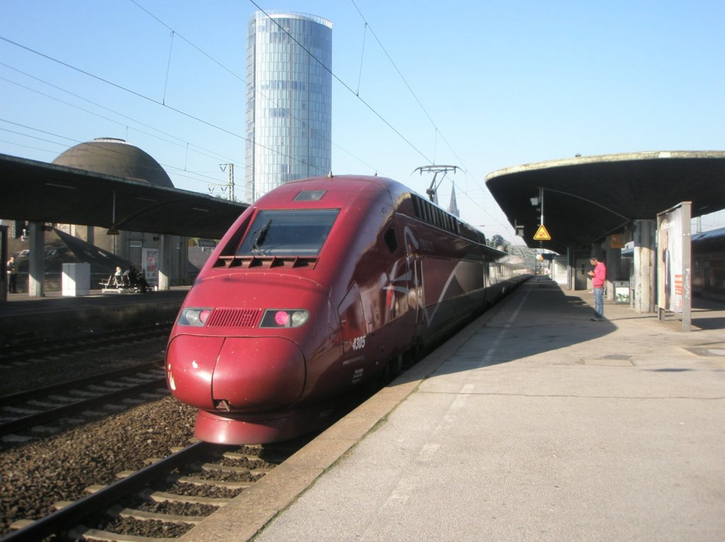 Hier THA9428 von Kln Hbf. nach Paris Gare du Nord, bei der Ausfahrt am 14.10.2010 aus Kln Messe/Deutz.