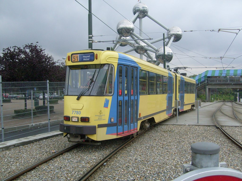 Hier eine Tram der Linie 51 bei der Einfahrt in die Endstation Heysel am 7.9..
