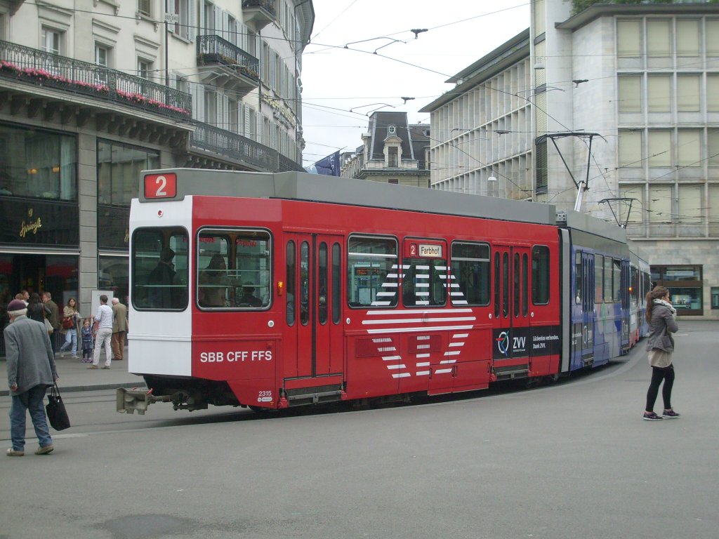 Hier eine Tram im SBB Design am 11.6. in Zrich Paradeplatz