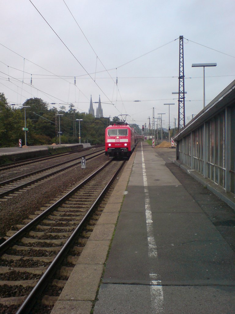 Hier berraschte mich am 7.10. 120208 im Plandienst als RE9 nach Siegen bei der Einfahrt in Kln Messe/Deutz. Hat leider nur fr ein Handyfoto gereicht.
