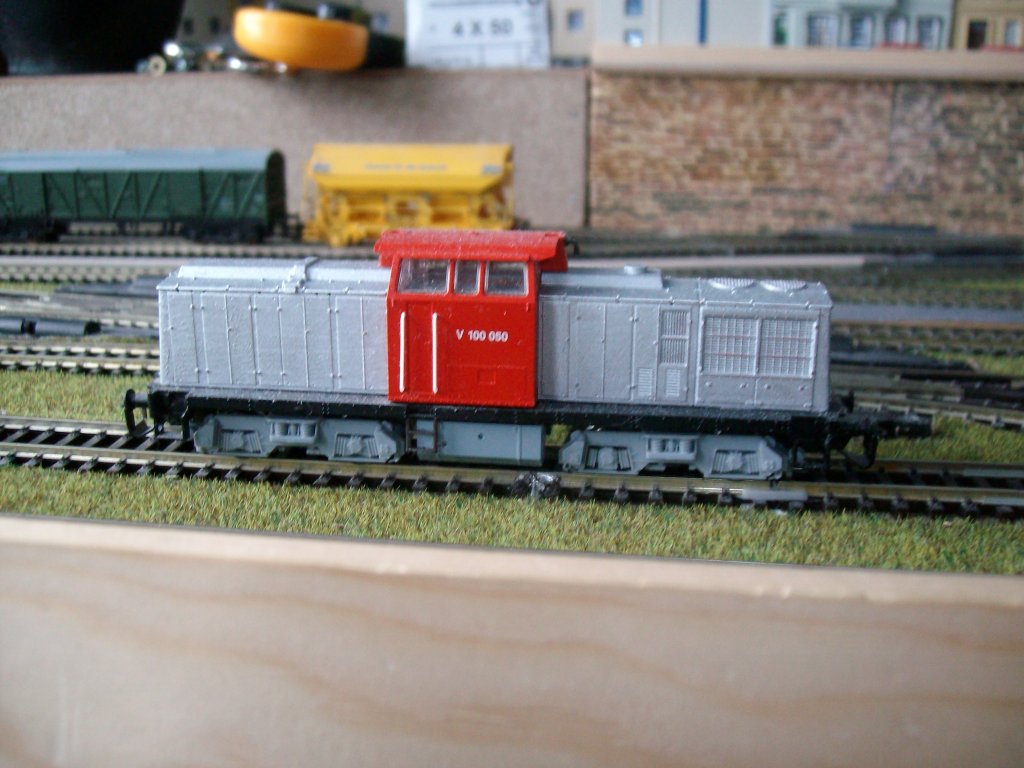 Hier die V 100 050 in TT. Die Motorhauben habe ich grau gestrichen.