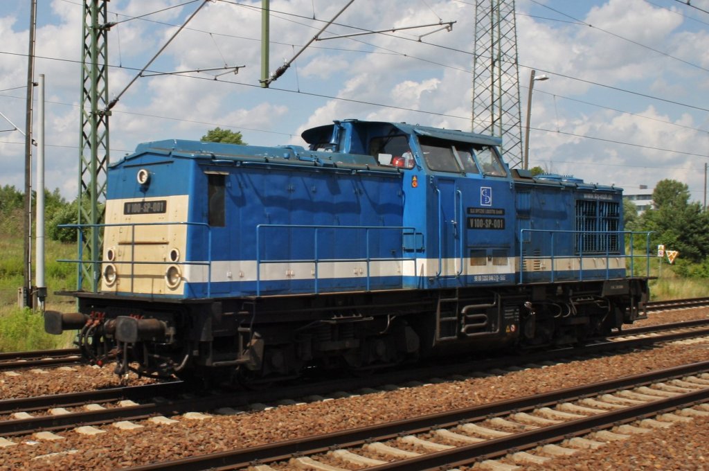 Hier V100-SP-001 (202 846-2) als Lz, bei der Durchfahrt am 1.7.2013 durch Berlin Schnefeld Flughafen, in Richtung Genhagener Heide.