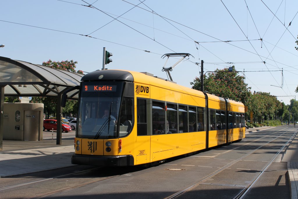 Hier verl�sst die 2607 die Haltestelle Pirnaischer Platz. 20.05.2012