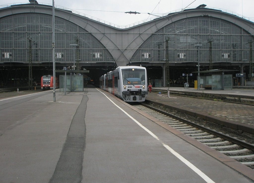 Hier VT017 und VT018 als MRB nach Leipzig-Halle Flughafen, bei der Ausfahrt am 14.5.2010 aus Leipzig Hbf.