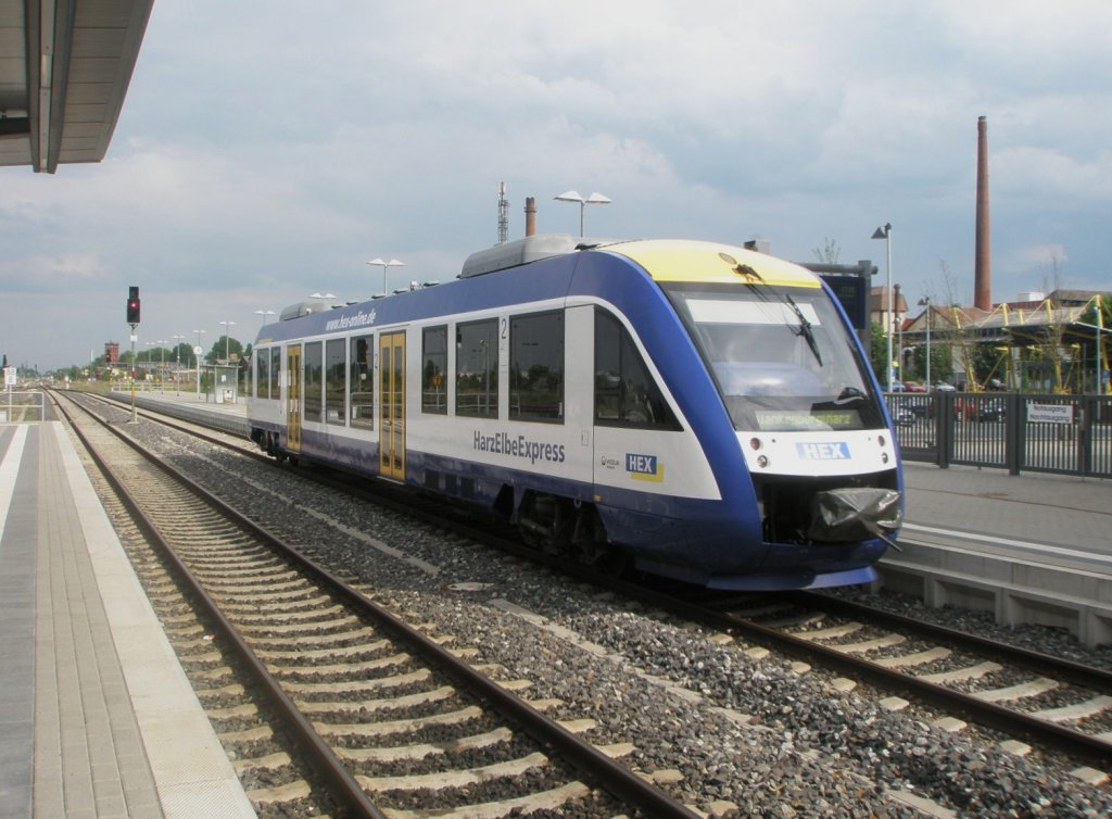 Hier VT871 als HEX80906 von Magdeburg Hbf. nach Blankenburg(Harz), dieser Triebzug stand am 22.5.2011 in Halberstadt.