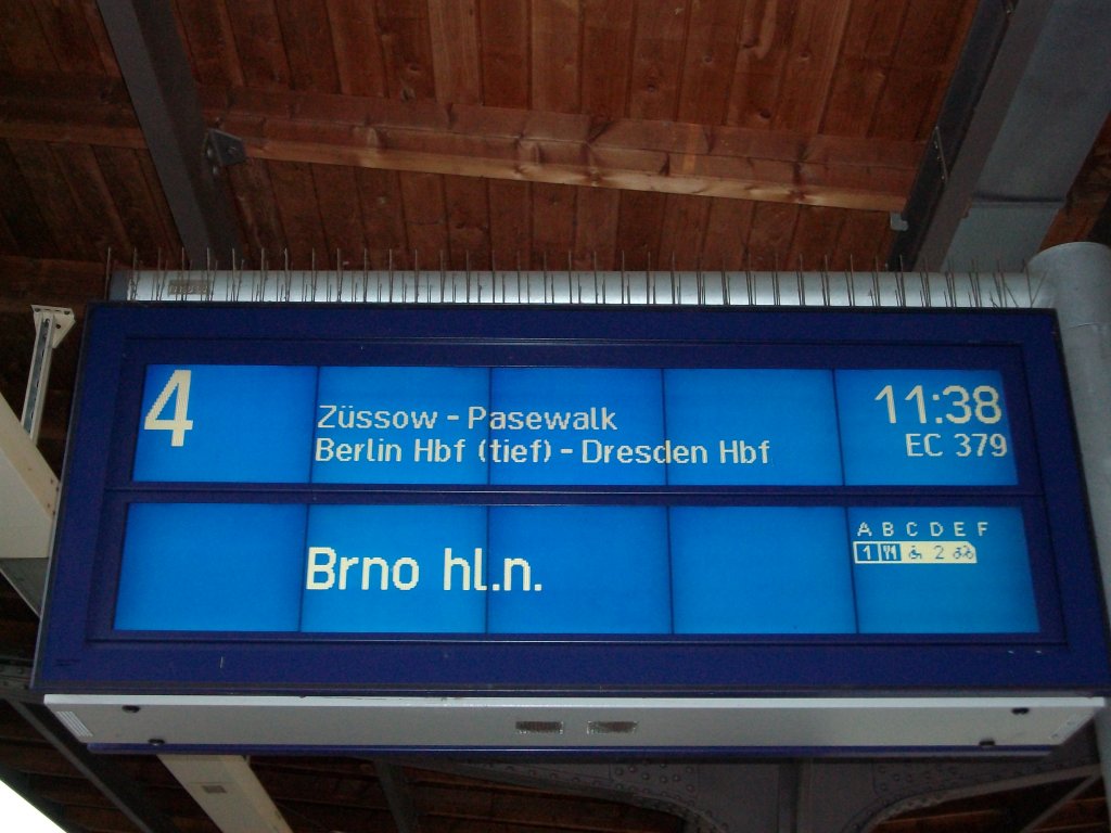 Hier wurde am 18.Januar 2011 in Stralsund der EC 379 Stralsund-Brno angezeigt.